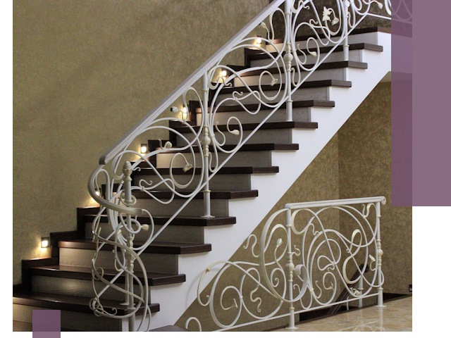 Кованые лестницы под ключ в Североуральске — изготовление и монтаж