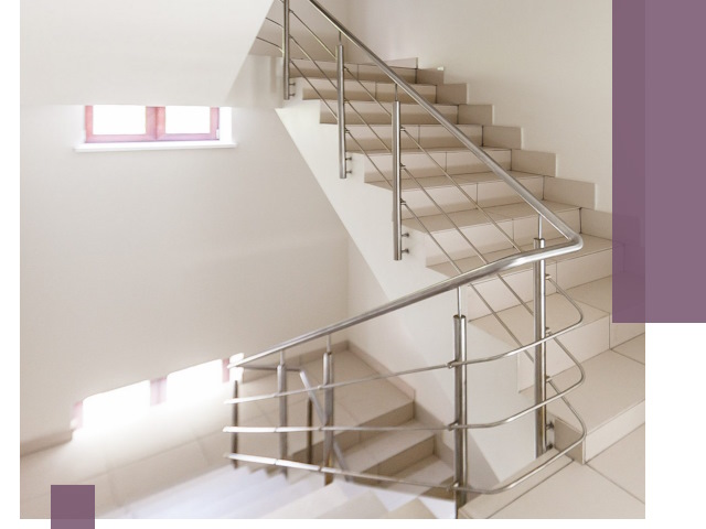 Установка и замена перил в подъезде в Североуральске