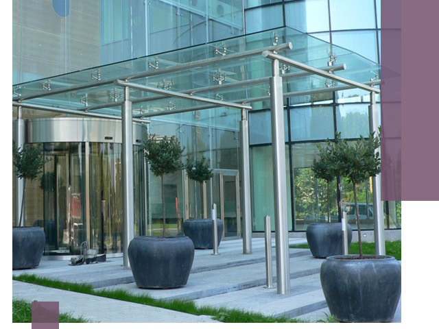 Навесы из стекла на заказ в Североуральске — монтаж и установка