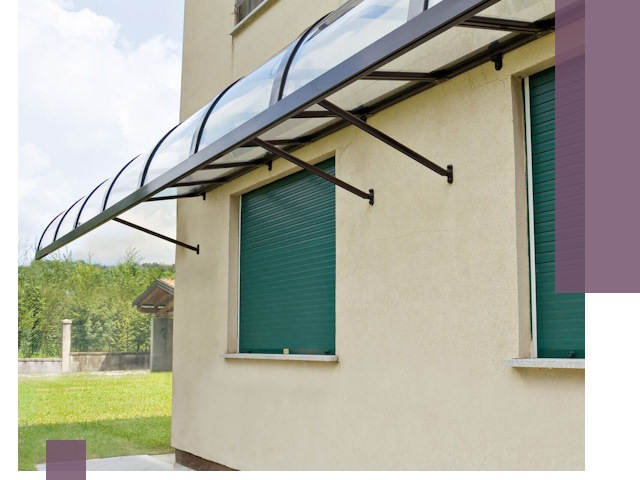 Козырьки над окнами в Североуральске — изготовление и монтаж по выгоде