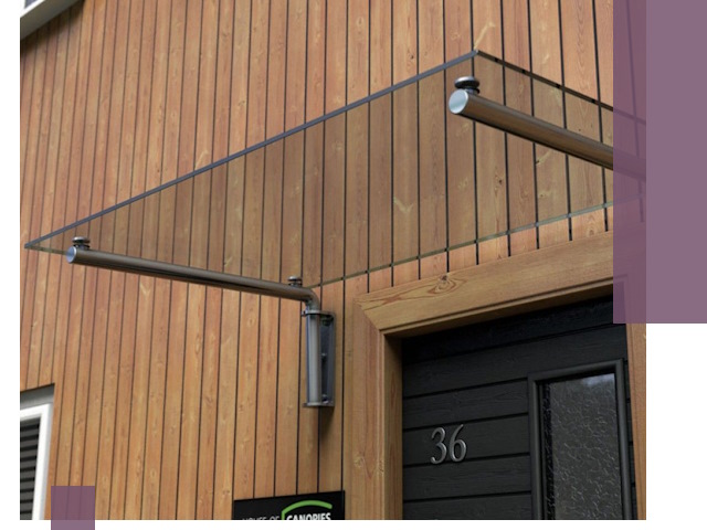 Стеклянные козырьки на входы и фасады в Североуральске