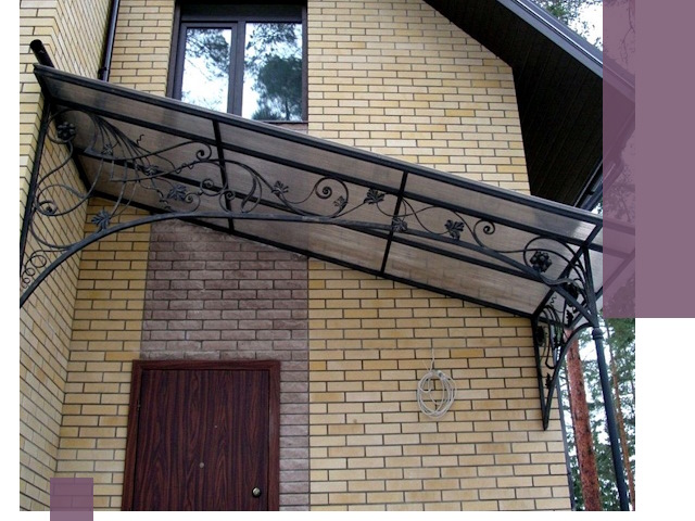 Односкатные козырьки из металла под ключ в Североуральске