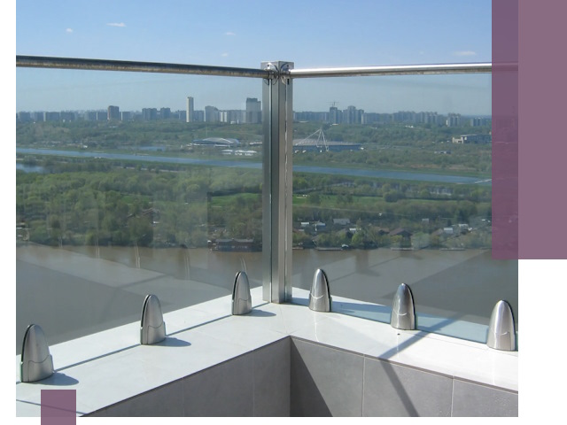 Стеклянные парапеты премиум класса в Североуральске для домов и бизнесов